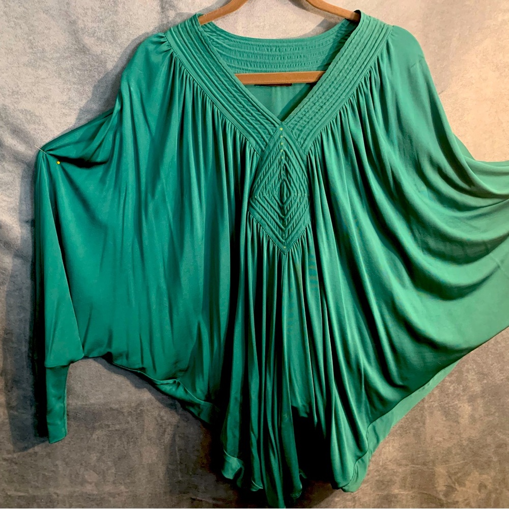 VINTAGE GREEN BUTTERFLY Blouse. Small that fits Large!